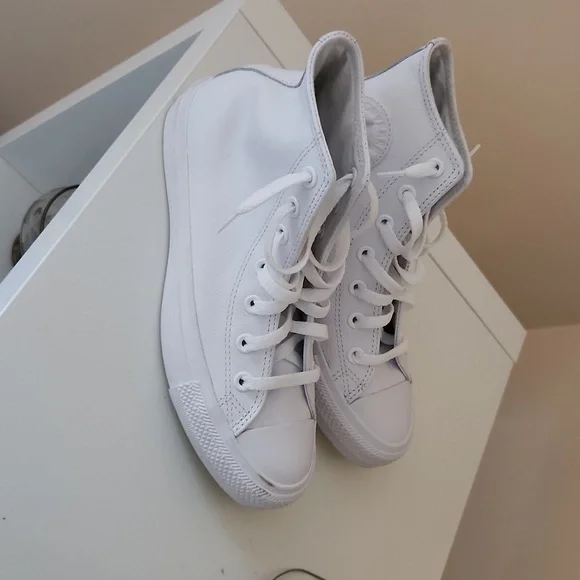 Converse - Picture 1 of 4